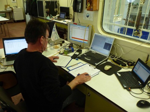 Equipment control, advanced level. Monitors showing the depth at which the scientific equipment is positioned, and the data that are coming in. Photo: Jan Dierking