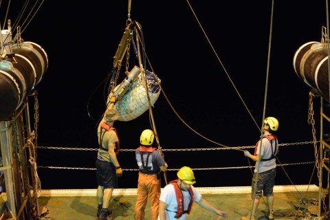 Deployment of the 2D system. <em> Déploiement du dispositif 2D. Photo: Elodie Lebas