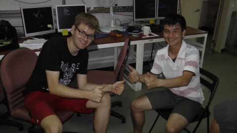 The ukulele fans! Timo and Jing-Kang. <em> Les fans du ukulélé! Timo et Jing-Kang. Photo: Elodie Lebas