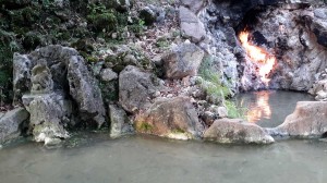 Suei-ho-tong-yuan everlasting fire. <em> Flammes éternelles de Suei-ho-tong-yuan. Photo: Elodie Lebas.</em>