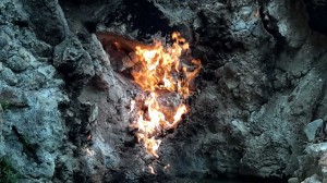 Suei-ho-tong-yuan everlasting fire. <em> Flammes éternelles de Suei-ho-tong-yuan. Photo: Elodie Lebas.