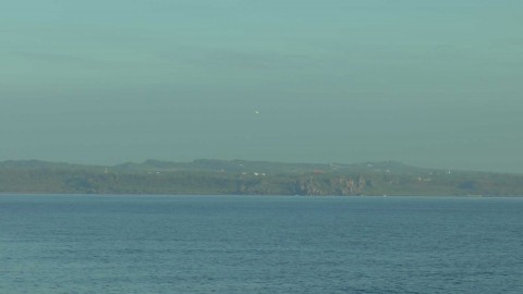 Close to the island coast. <em> Proche de la côte. Photo: Elodie Lebas