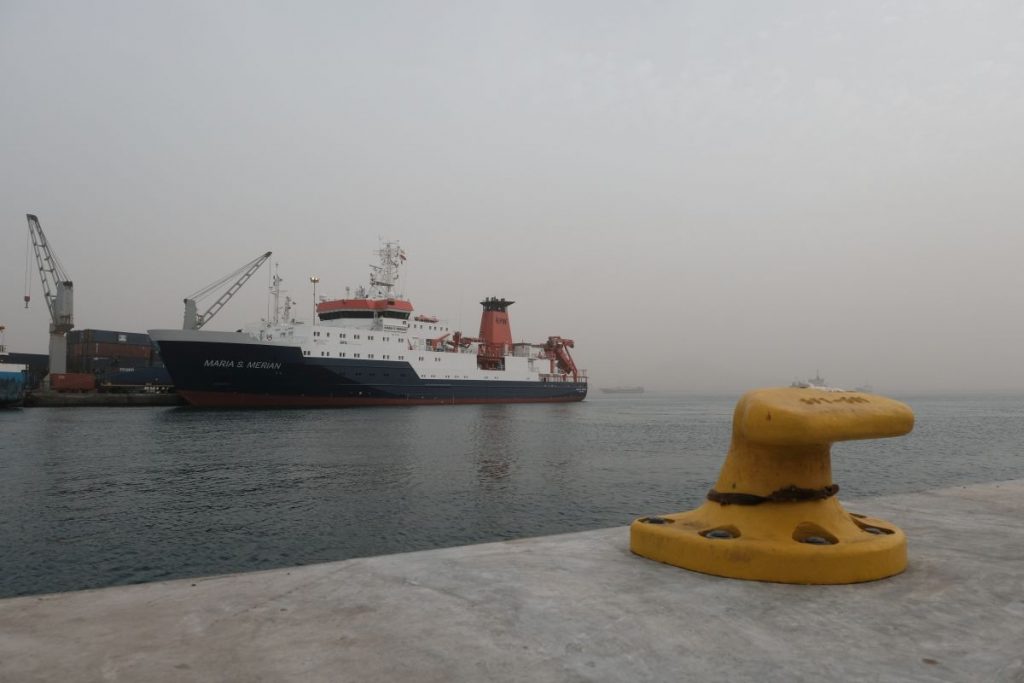 RV MARIA S. MERIAN reaching Mindelo harbour during the dust storm. Photo: Jan Steffen/GEOMAR