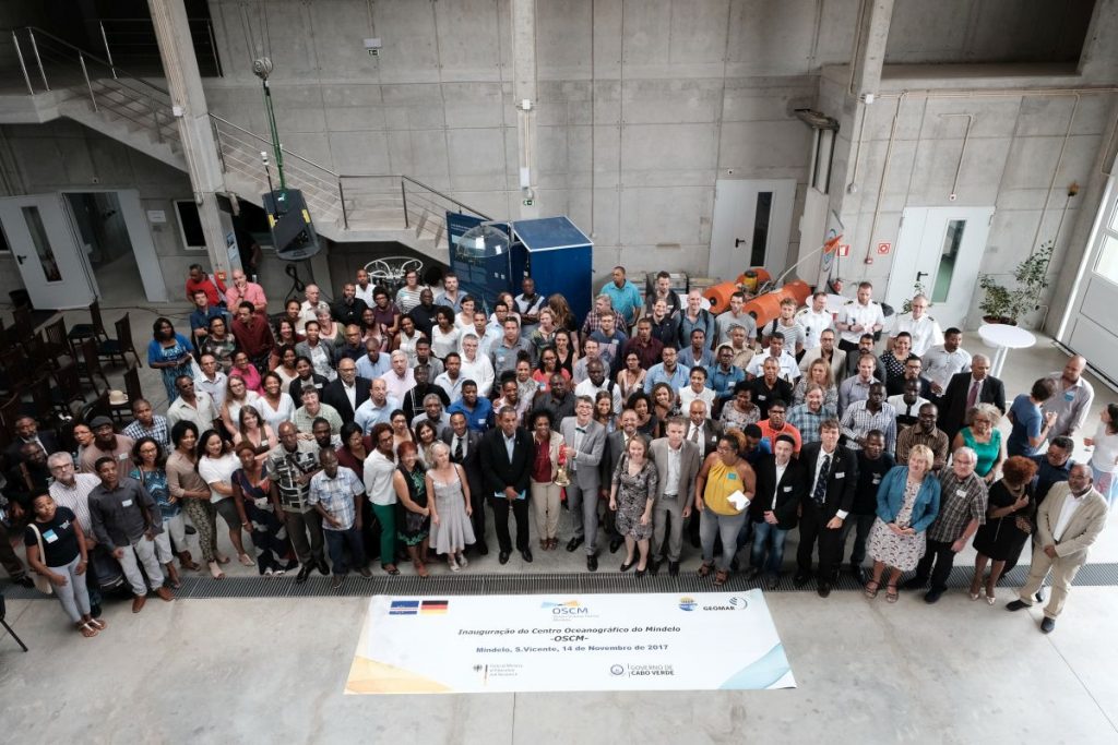 Representatives of Cape Verde and scientists from Cape Verde, Europe, Africa and the Americas celebrated together the OSCM. Photo: Jan Steffen/GEOMAR