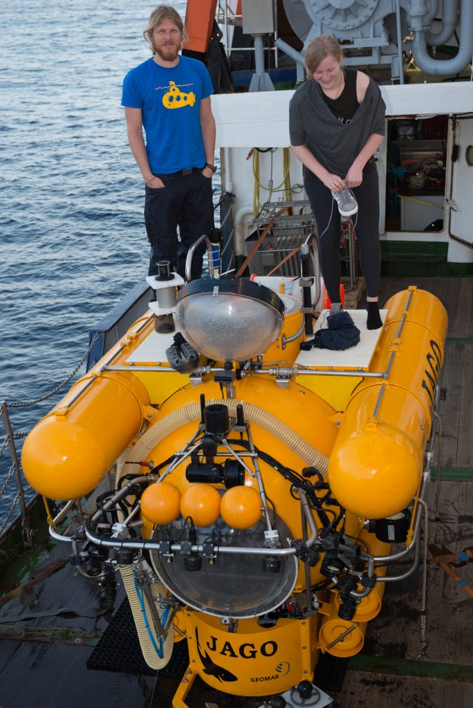 JAGO-Pilot Peter mit Stella nach einem Tauchgang vor den Kapverden.