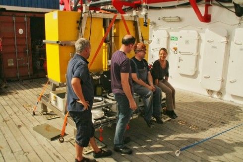 In his free time the elevator is allowed to enjoy the company of the scientists (Photo: Ralf Schwarz)