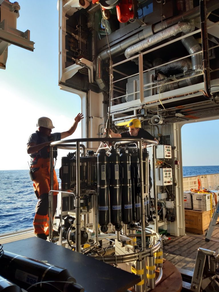 With the CTD rosette we can determine properties of the water column above the manganese nodules. Photo: Julia Otte/MPI Bremen