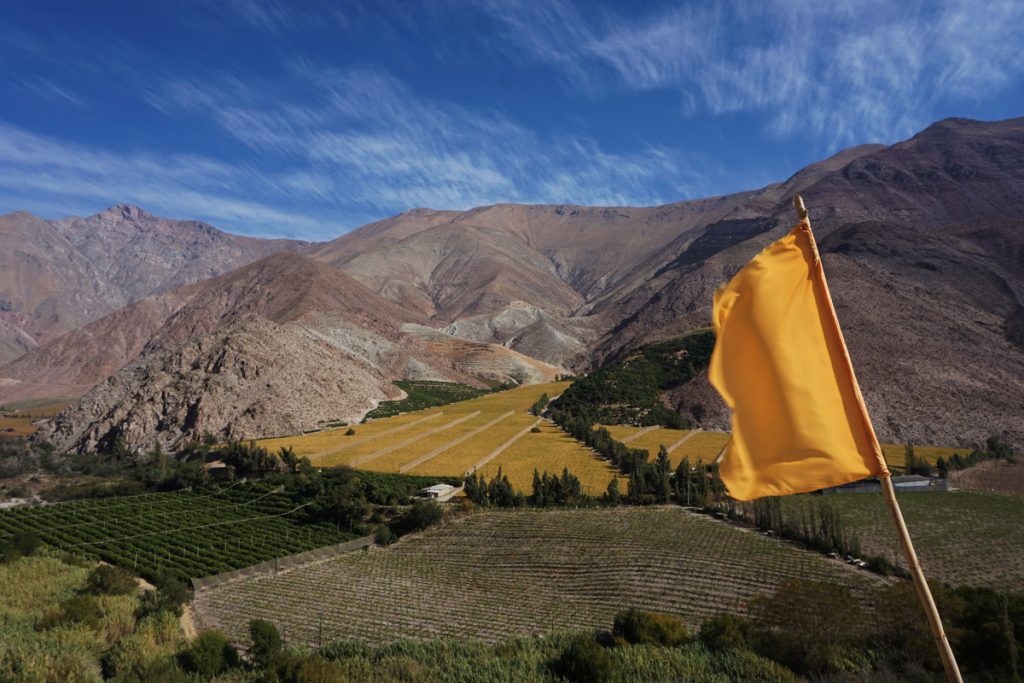 The Elqui Valley with its high mountains and clear sky in the near of Coquimbo (Photo: Jonas Barkhau)