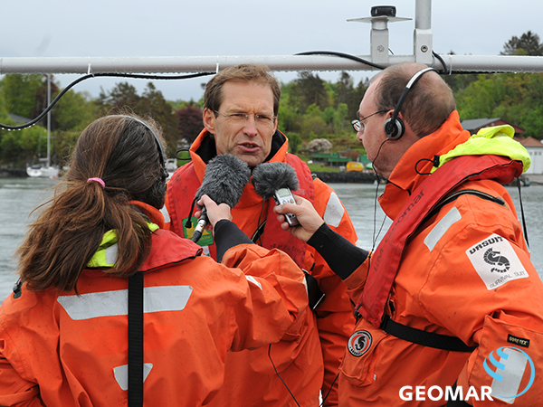 Research trip for German science journalists to the KOSMOS mesocosm experiment on ocean acidification at Raunefjord, Bergen (Norway).