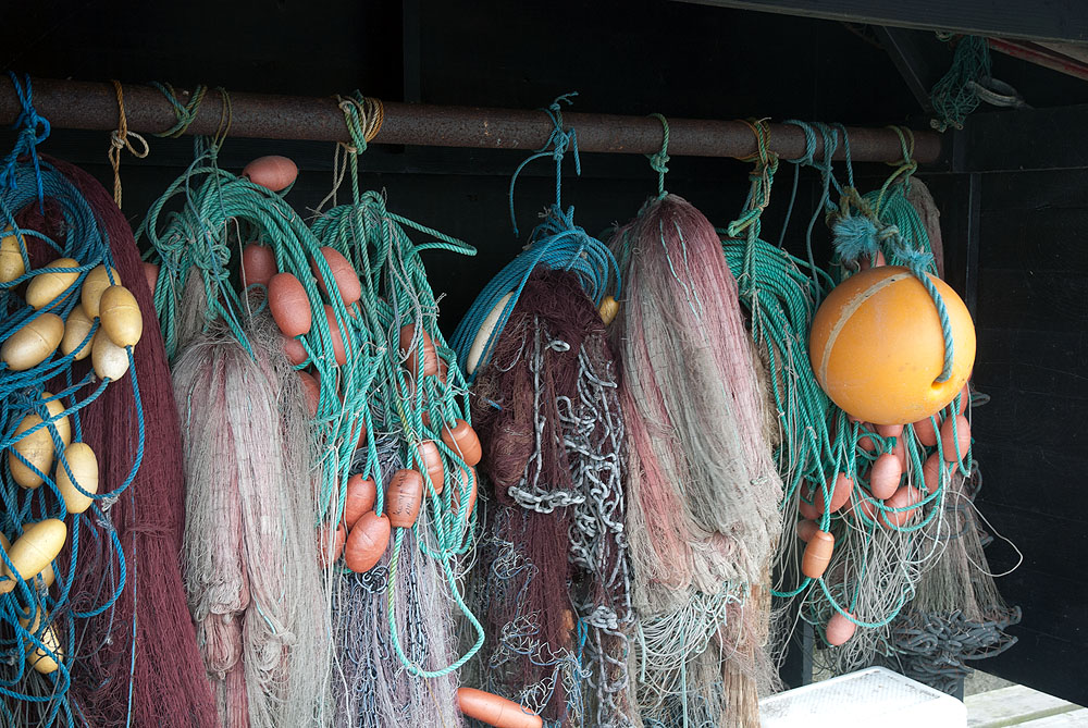 Kunstfasern in Umweltproben aus dem Meer stammen oft von Netzen und Seilen aus der Fischerei. Foto: Mark Lenz