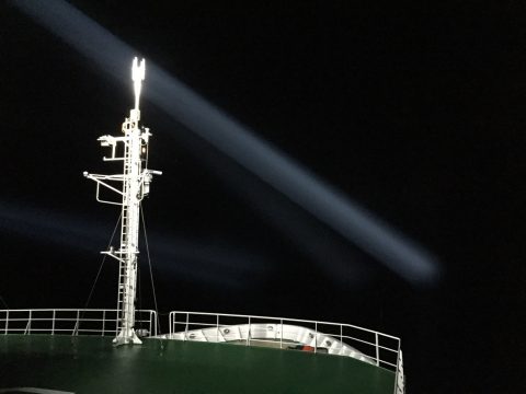 Ice flood light scanning the sea in front of the Merian. Photo: H. Kopp, GEOMAR