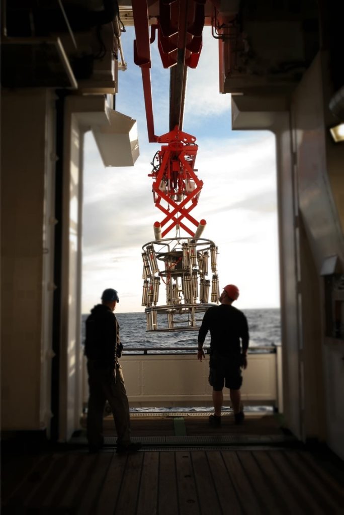 The releasers are attached to a frame to be brought to 1000 m water depth for testing. Photo: Martha Deen
