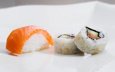 Sushi (Quelle: Japan Sushi via wikimedia commons (CC-BY-SA-3.0))