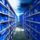 Im Kernlager des GEOMAR lagern tausende Bohrkerne in blauen Kisten. (Foto: Bernd Grundmann)