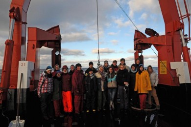Zum Abschluss noch ein Gruppenfoto der ganzen "wissenschaftlichen" Besatzung - es war ein schöner Tag! (Foto: ALKOR-Team, GEOMAR)