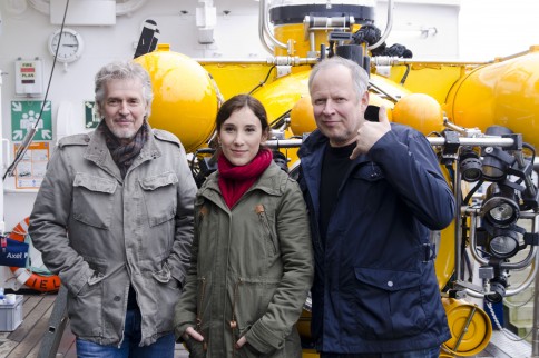 Die Stars des Tatorts "Borowski und das Meer": Frank Schätzing, Sibel Kekilli, Axel Milberg und das GEOMAR-Tauchboot JAGO. Foto: J. Steffen, GEOMAR