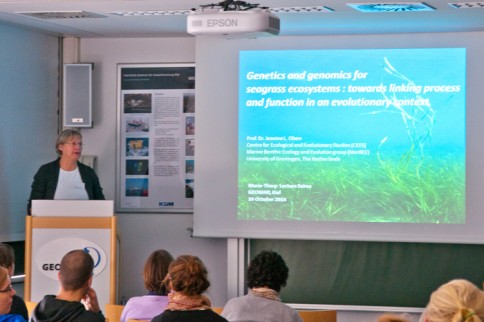 Prof. Dr. Jeanine L. Olsen bei ihrem Vortrag über die Genetik von Seegrasökosystemen im Rahmen der "Marie-Tharp Lecture Series for Ocean Research". Foto: M. Pohling, GEOMAR