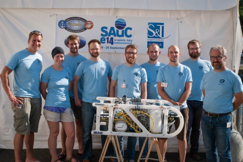 Die stolzen Zweitplatzierten beim internationalen Wettbewerb "Student Autonomous Underwater Vehicle Challenge - Europe" 2014 in La Spezia. Jetzt folgt die nächste Herausforderung. Foto: AUV-Team, GEOMAR