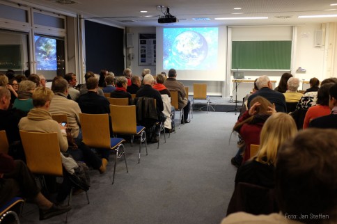 Volles Haus bei der Lesung mit Mojib Latif im GEOMAR Hörsaal West. Foto: J. Steffen