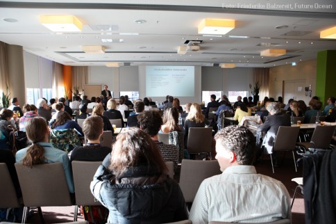 120 Wissenschaftlerinnen und Wissenschaftler unterschiedlicher Fachrichtungen, Vertreter aus Politik, Gesellschaft, von Nichtregierungsorganisationen (NGOs) sowie Nachwuchsforschendetrafen sich  zum Ocean Sustainability Science Symposium in Kiel. Foto: F. Balzereit, Future Ocean