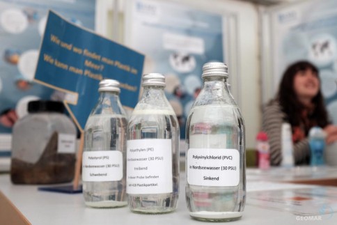 Wie verhält sich Mikroplastik im Meer?... Infostand des GAME-Projekts im Klimaschutz-Zelt der Stadt Kiel an der Kiellinie. Foto: J. Steffen