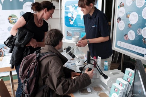 Wie kommt das Mikroplastik ins Meer?... auch beim OpenShip auf der ALKOR war das Projekt GAME - siehe auch der GAME-Blog - vertreten. Foto: J. Steffen