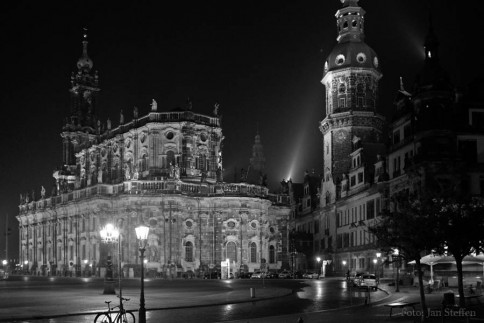 Finsteres Dresden? Derzeit ist die Stadt leider vor allem wegen der ausländerfeindlichen Aufmärschen von Pegida in den Medien.