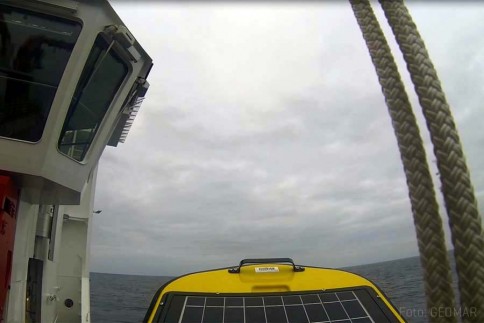 Der Wave Glider vor seinem großen Auftritt an Deck der SONNE / The Wave Glider on deck. Photo: Jan Steffen, GEOMAR