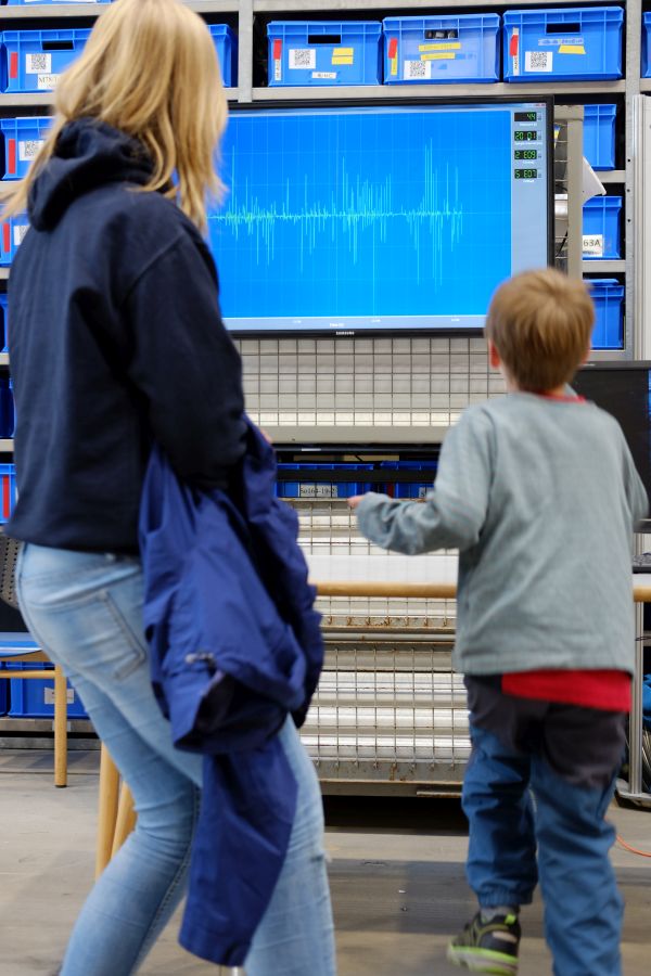 Erdbebenforschung im Selbstversuch. Foto: Jan Steffen, GEOMAR