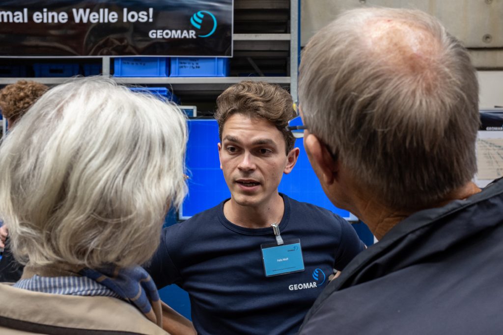 Unsere Wisschenschaflerinnen und Wissenschaftler versuchen auf jede Frage eine Antwort zu geben. Foto: Jan Steffen/GEOMAR