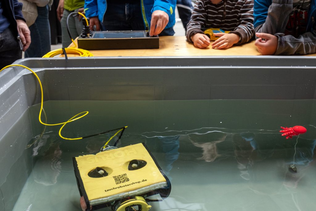 Einer unserer ferngesteuerten Tauchroboter. Foto: Jan Steffen/GEOMAR