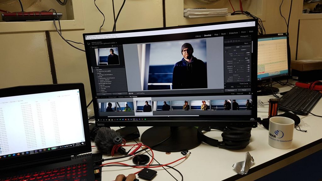 BU: The team creates tutorials for the students on board the research vessel ALKOR.  Bild / Copyright: Christian Winter, Uni Kiel