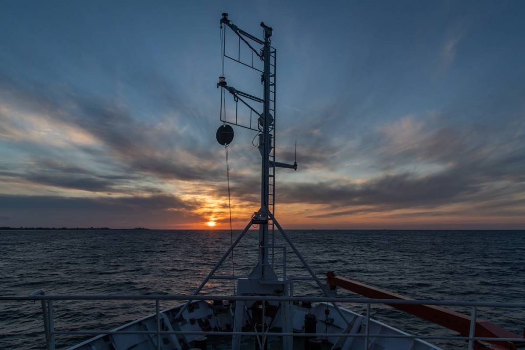 Solche Momente auf See gibts für die Studierenden aktuell nur virtuell/Such moments at sea currently only exist virtually for the students. Photo: Marc Petrikowski