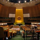 United Nations General Assembly chamber. Image: Chris Erbach via wikimedia commons (CC-BY-SA-3.0)