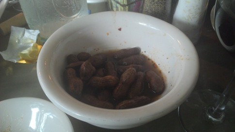 John's Favorite and apparently typical Southern food:boiled peanuts. Their taste reminded me of potatos... Photo: Hanna Campen