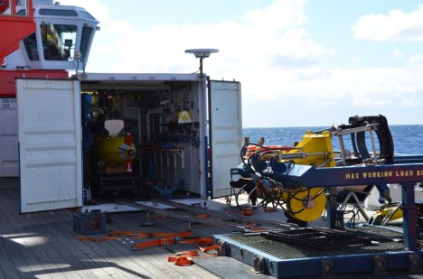 Das AUV wird überprüft/The AUV is prepared. ©Thomas Walter