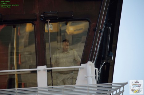 Kapitän Oliver Meyer auf der Brücke / Master Oliver Meyer on the bridge. ©Thomas Walter