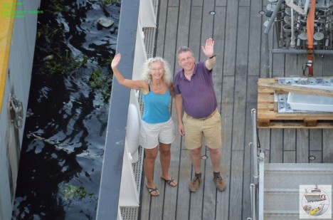 Colin Devey und Angelika Brandt winken auf Wiedersehen / Colin Devey and Angelika Brandt wave farewell. ©Thomas Walter