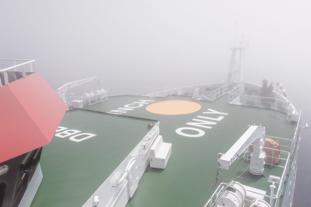 Fog-bound R/V SONNE. Photo: Thomas Ronge, editing: Steffen Niemann