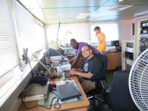 Alex Zavarsky and Tobias Endjambi analysing the radiosonde profiles of the atmosphere. Photo: Kirstin Krüger