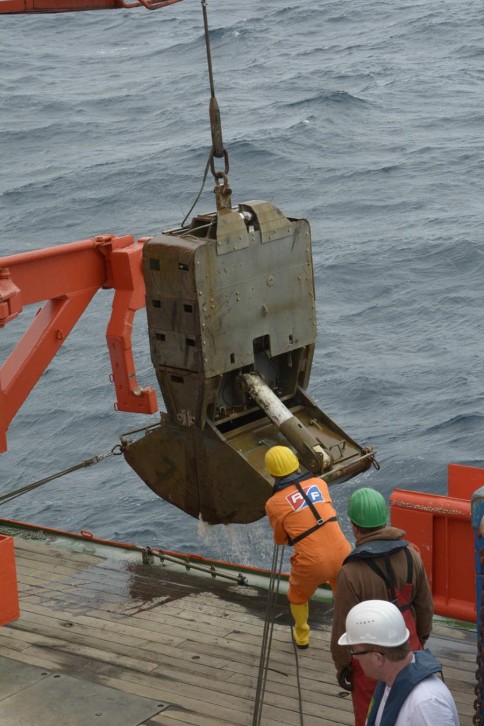 F8: TV Grip being deployedinto the water column on SO 234/1. Photo: Roland Knauer