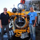 Meeresbiologe Nuno Vieira - hier mit JAGO-Pilot JürgenSchauer - ist der erste Kapverdier, der in einem Tauchboot die Unterwasserwelt seiner Heimat erkundete. / Nuno Vieira - here with JAGO pilot Jürgen Schauer - became the first Capo Verdean who went down in a manned submersible to observe the underwater world in the blue waters off an Capo Verden Island. Photo: Karen Hissmann/JAGO-Team