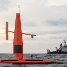 Eine Saildrone mit dem Forschungsschiff METEOR nördlich der Kapverden. Photo: Arne Körtzinger/GEOMAR