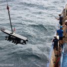 Waveglider-Bergung während der #MOSESeddyhunt / Waveglider recovery during the #MOSESeddyhunt. Photo: Arne Körtzinger/GEOMAR