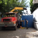 Unloading the container, Photo: Emanuel Söding, Future Ocean