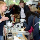 Viele Fragen: Ulrike Hanz erklärt wie Mikroplastik ins Meer gelangt.