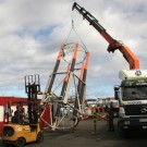 One of the mesocosms is put upright. Photo by Ralf Schwarz, GEOMAR