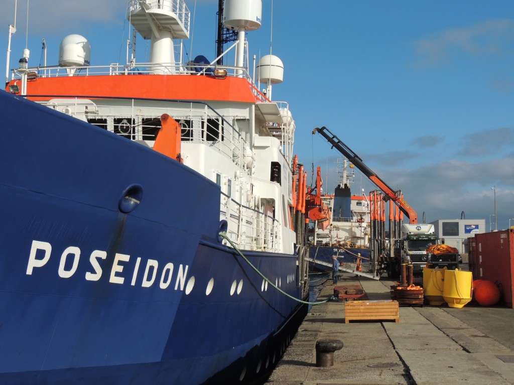 Unloading Poseidon in Las Palmas harborFoto: Ulf Riebesell