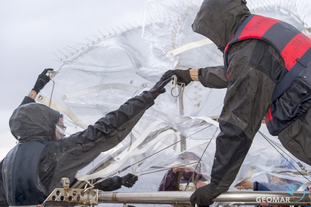 Installing a roof on a KOSMOS mesocosm