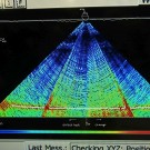 The water colum data shows the intensity of recieved signals over depth and the across-track range (swath width) with the strongest signals in red. The white line marks the depth at which the system locates the seafloor. / Die Daten aus der Wassersäule zeigen die Intensität der aufgezeichneten Signale in Abhängigkeit von der Tiefe und der Fächerbreite mit den stärksten Signalen in Rot. Die weiße Linie markiert die Tiefe, in der das System den Meeresboden lokalisiert. (Photo and modifications by Meike).